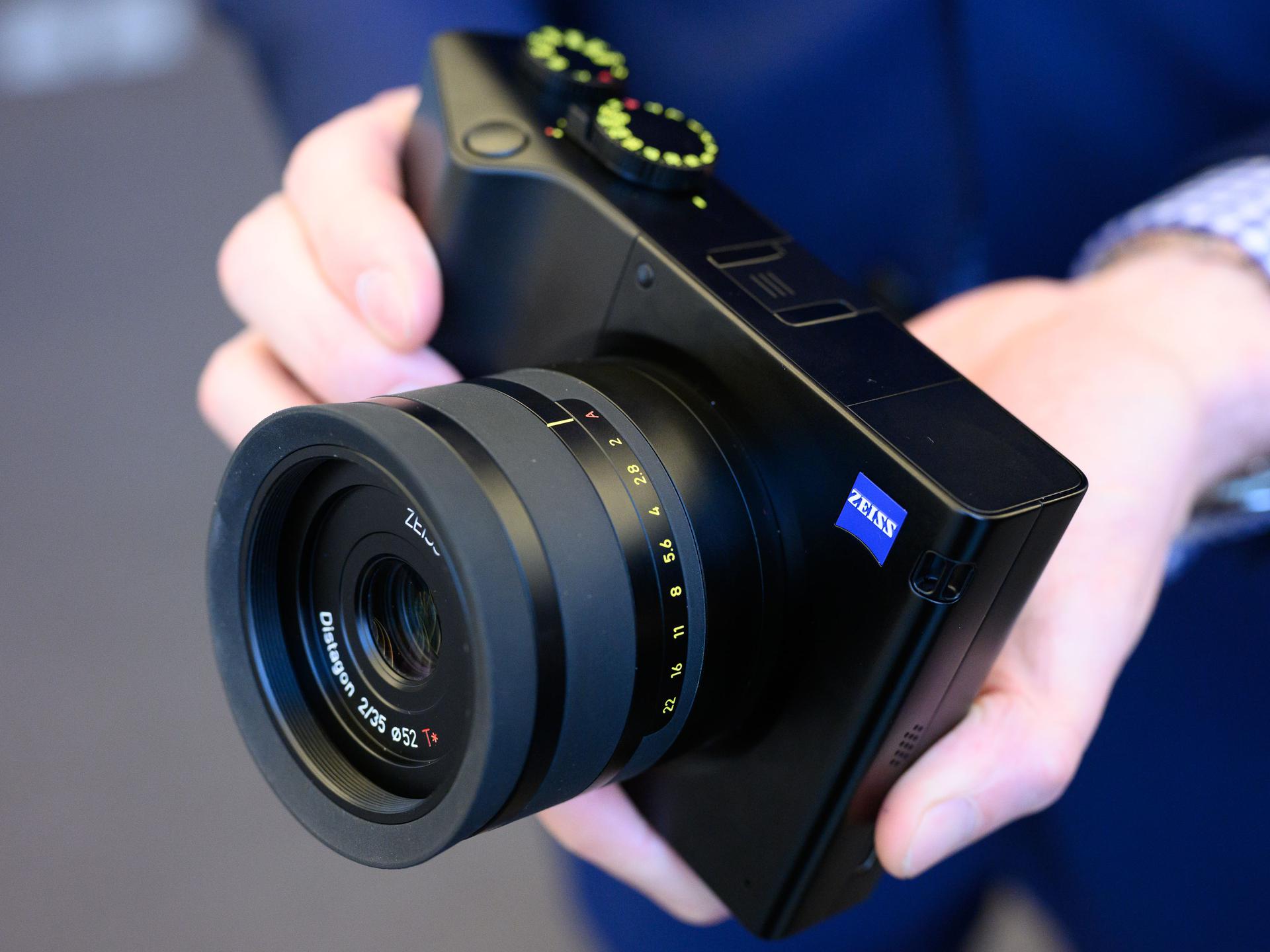Zeiss ZX1 kamera, duyurudan iki yıl sonra ön siparişe açıldı